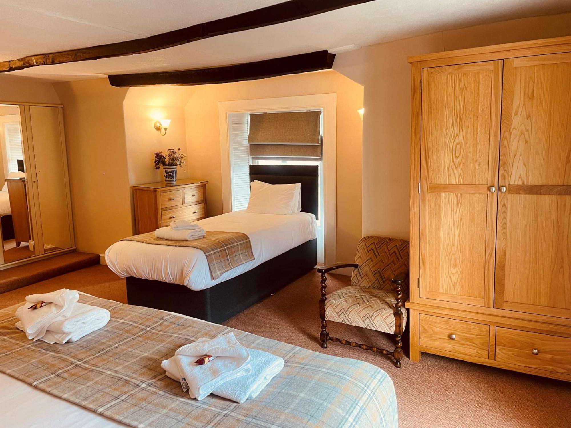 Mckays Hotel Pitlochry Bagian luar foto