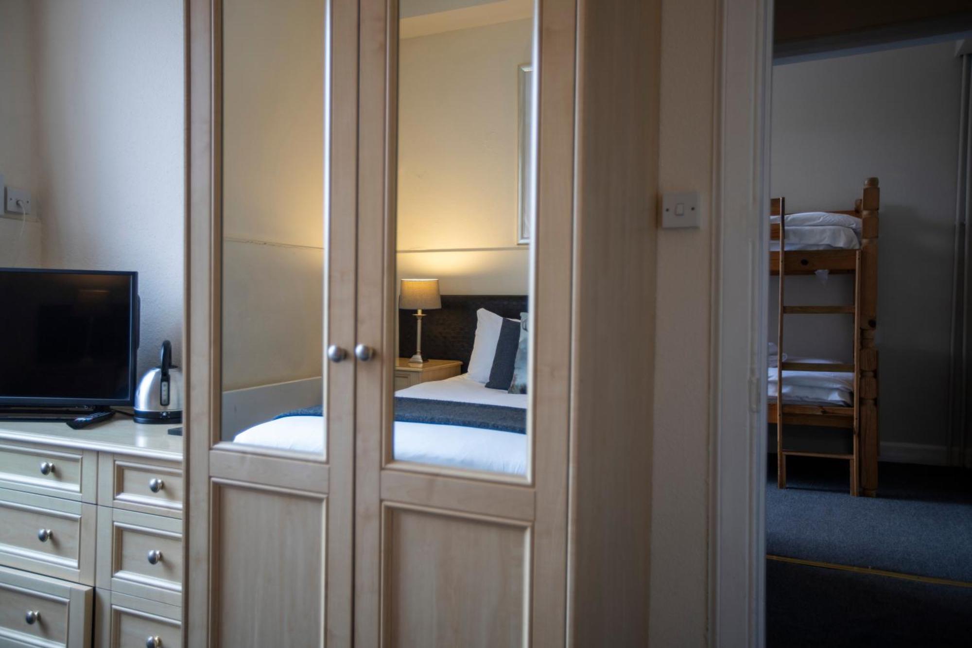Mckays Hotel Pitlochry Bagian luar foto