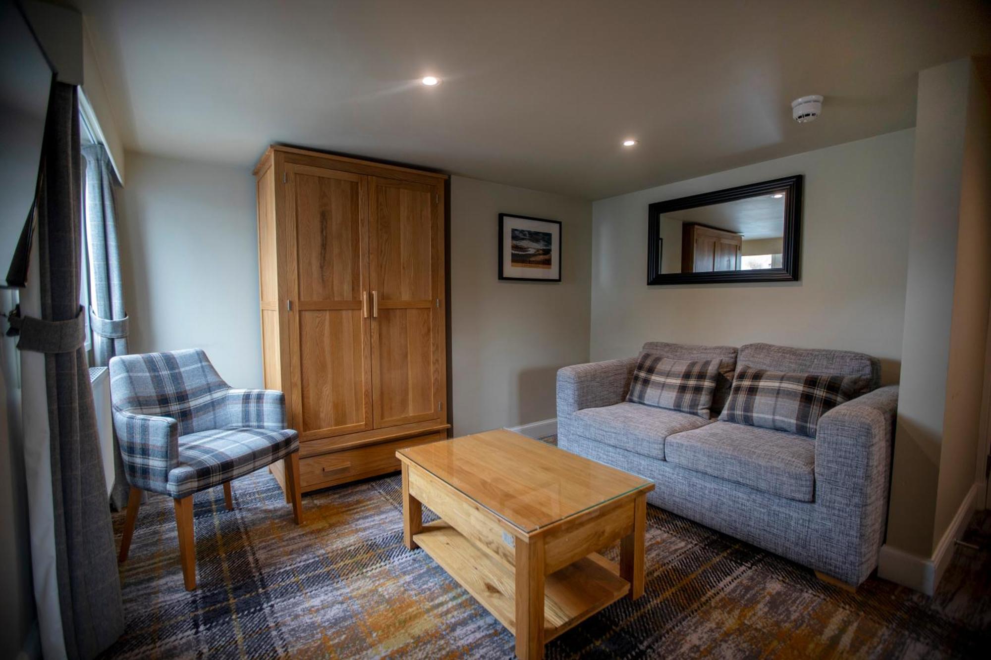 Mckays Hotel Pitlochry Bagian luar foto