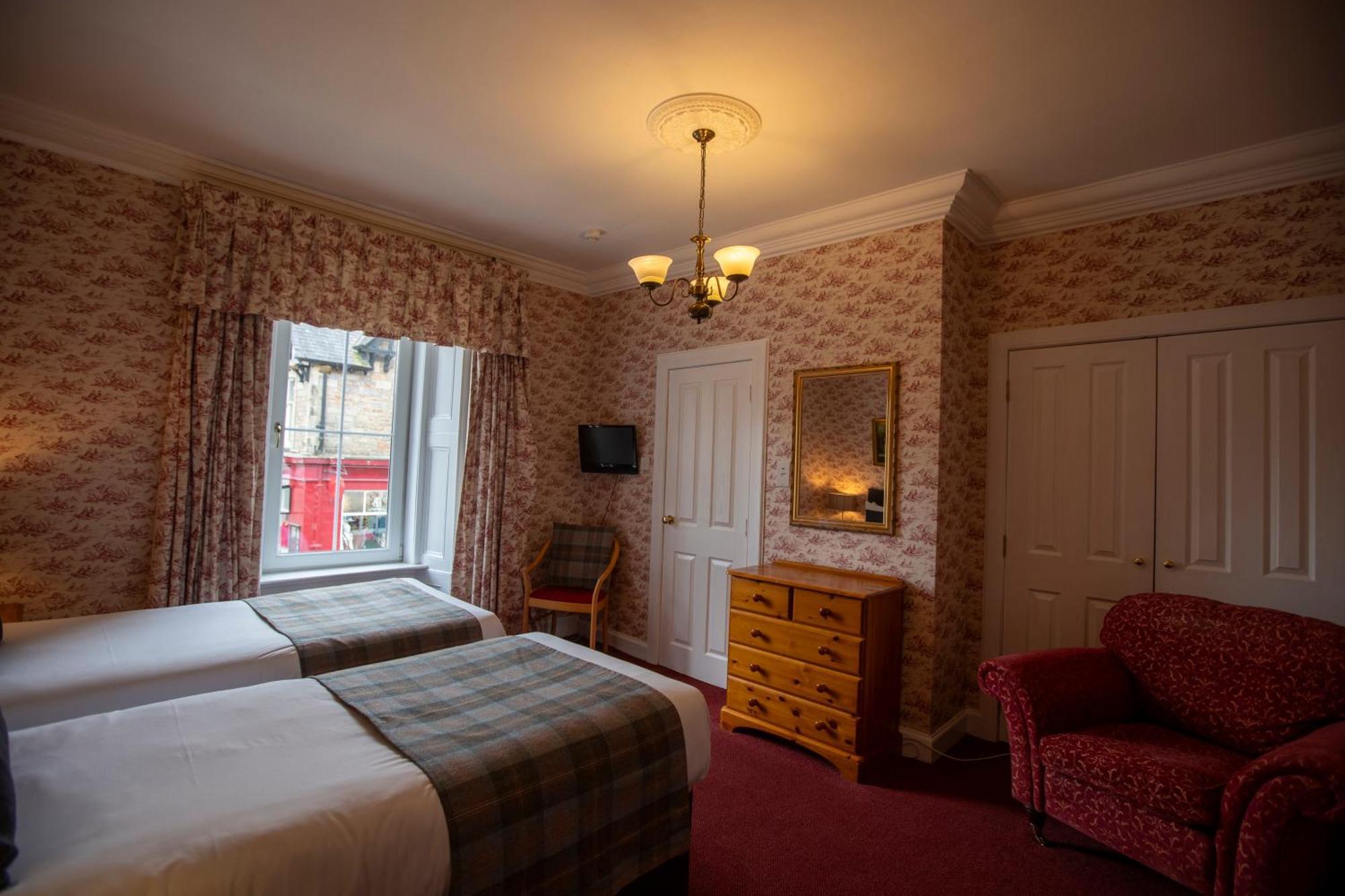 Mckays Hotel Pitlochry Bagian luar foto